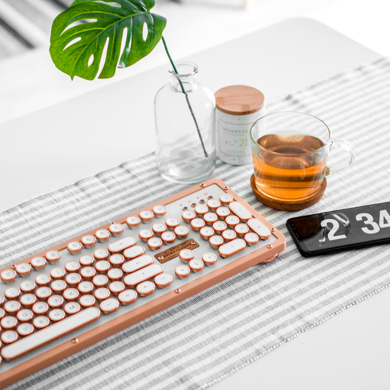 Azio Wireless Retro Classic Keyboard - Posh