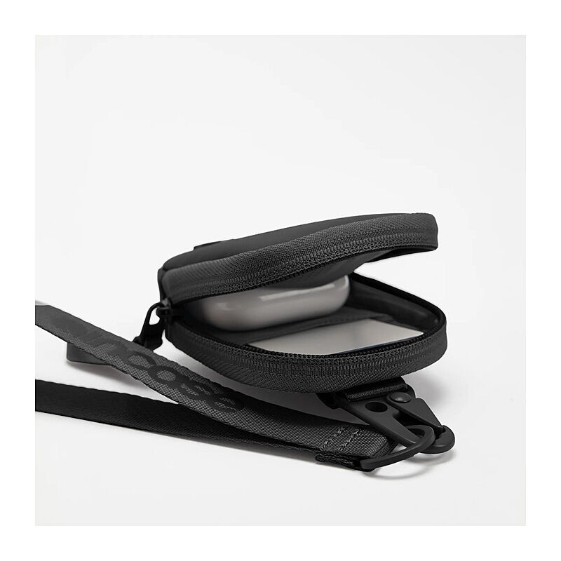 Incase ARC Compact Pouch - Black