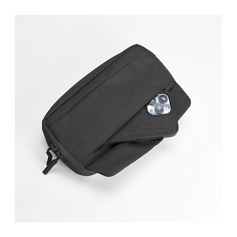 Incase Crosstown Sling - Black Incase Crosstown Sling - Black