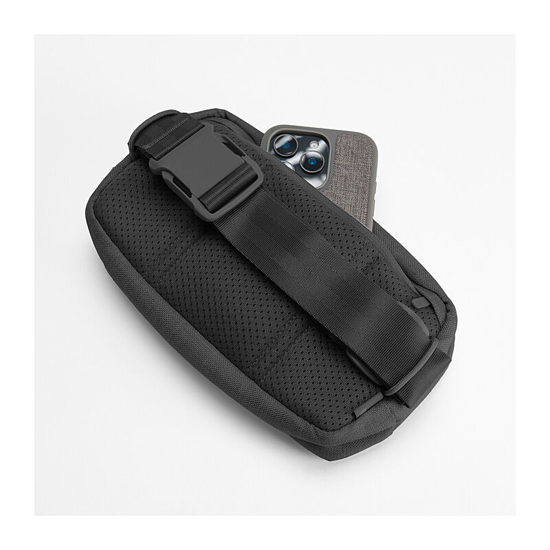 Incase Crosstown Sling - Black Incase Crosstown Sling - Black